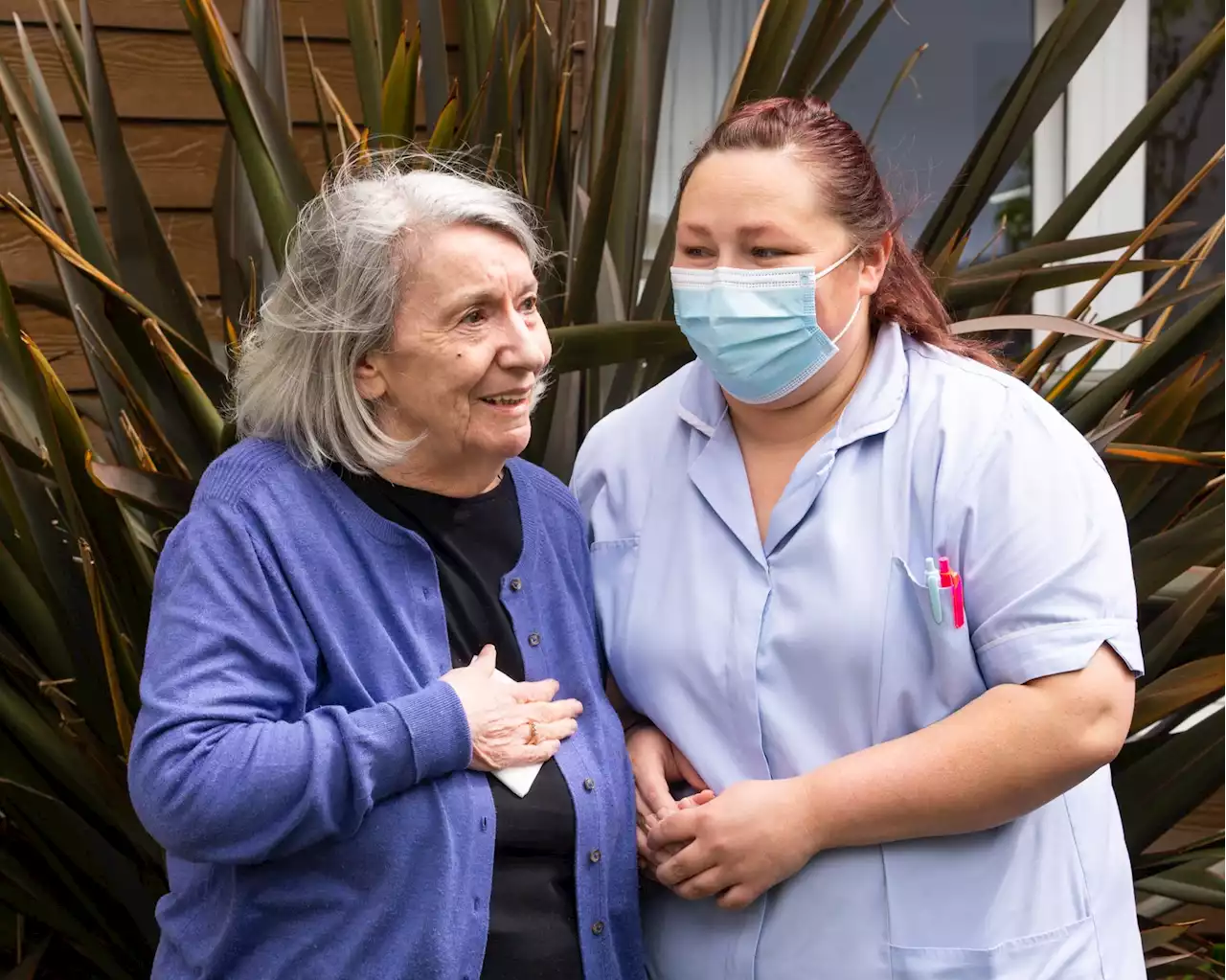 'She is a wonderful lady': Carers reunited with former teacher at home where she is a resident