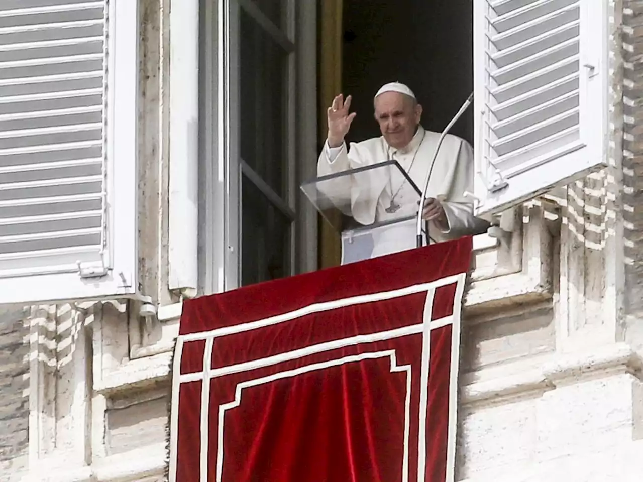 Papa Francesco chiude alla Messa in latino: 'Non si torna indietro'