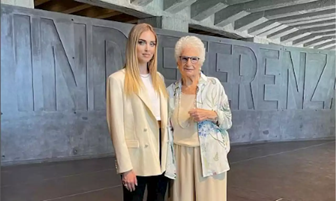 Chiara Ferragni insieme a Liliana Segre al Memoriale della Shoah - iO Donna