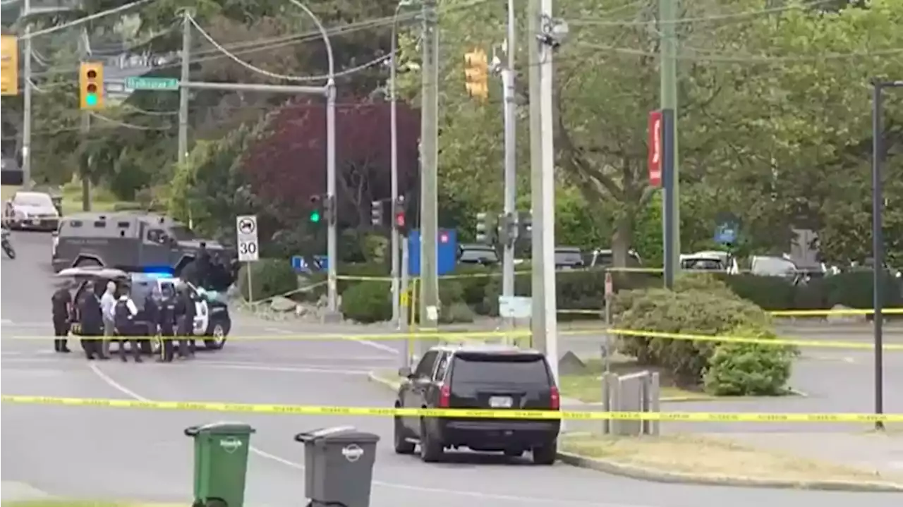 2 dead, 6 officers shot and injured during Saanich, B.C. bank robbery