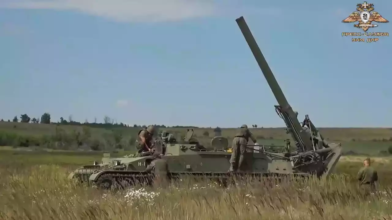 Watch: Pro-Russia recruits training on self-propelled heavy mortar vehicle