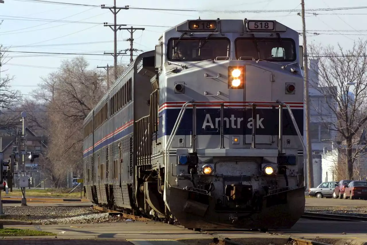 2 dead after trying to beat train while fleeing drag racing scene