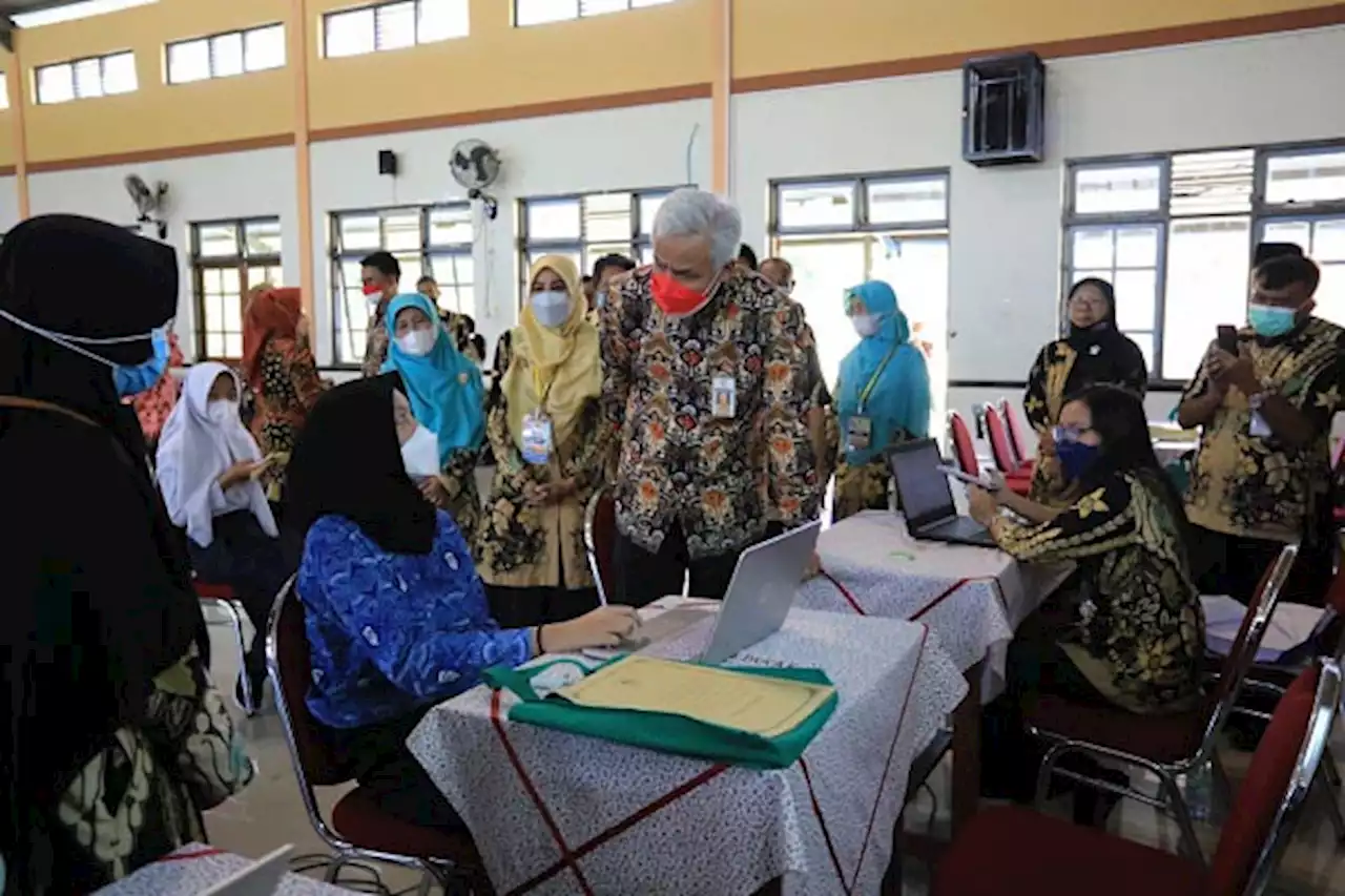 Cek PPDB di Temanggung, Gubernur Ganjar Temukan Ini