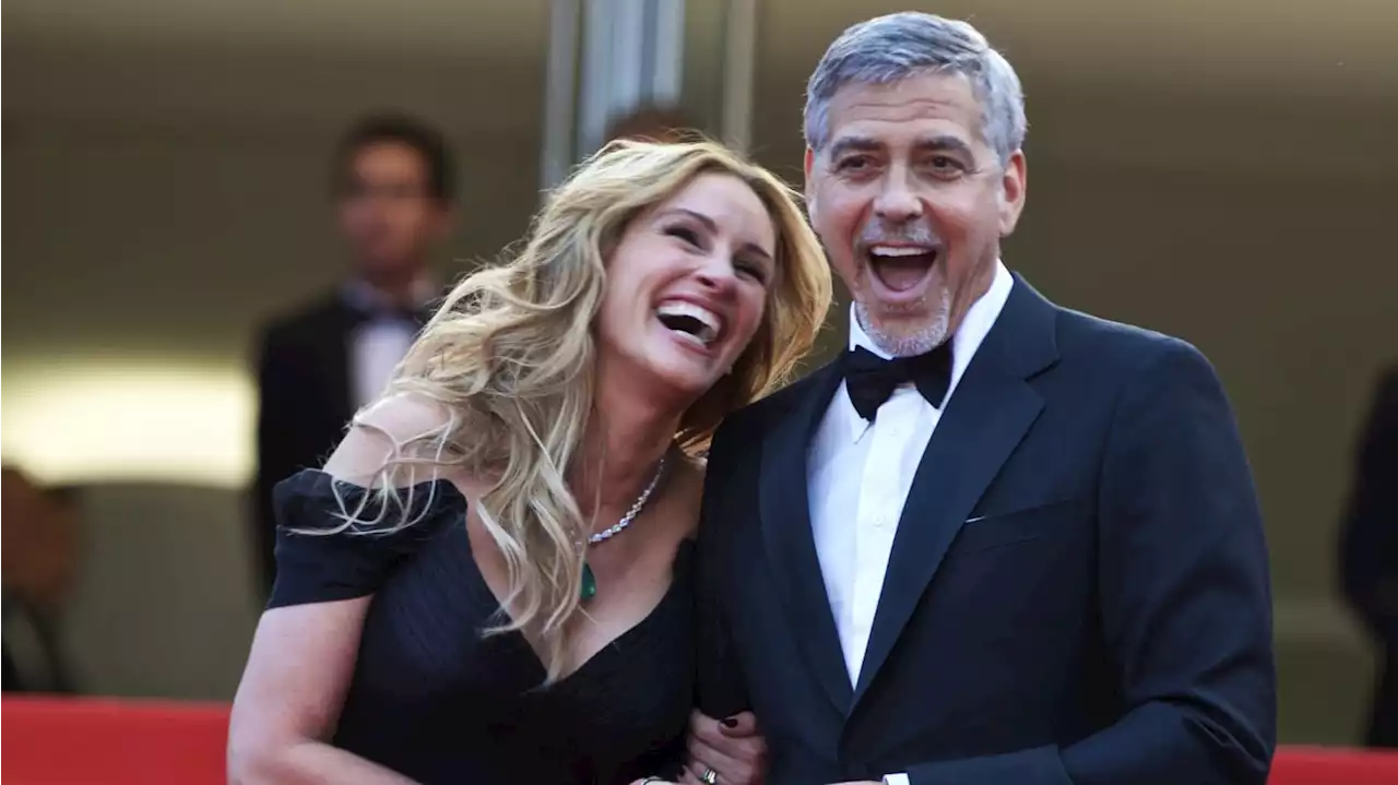 This Is a Julia Roberts and George Clooney Rom-Com Alert!