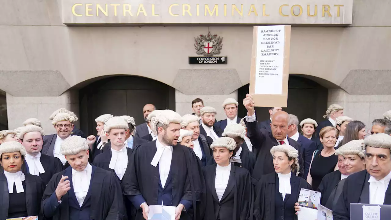 Barristers strike to demand 25% rise in fees as doctor walkout fears grow