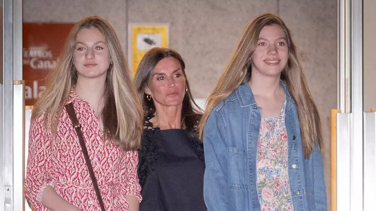 Le principesse Leonor e Sofía sono cresciute, ma prendono ancora lezioni di stile dalla regina Letizia