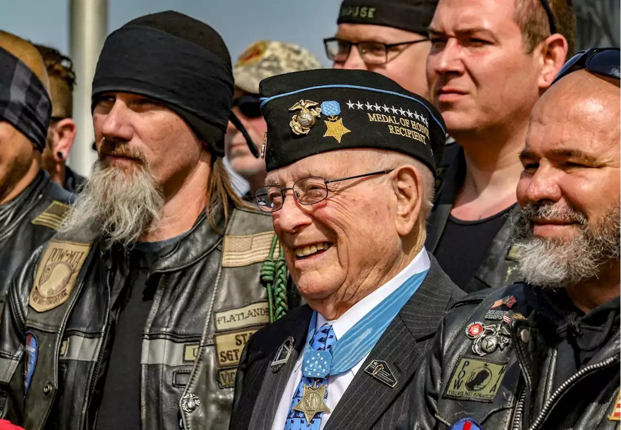 Last remaining WWII Medal of Honor recipient dies at 98