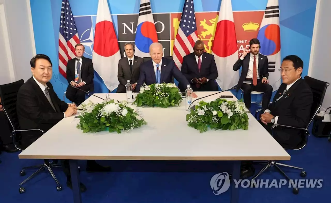 바이든 좌우로 마주앉은 尹·기시다…한미일 북핵 3각공조 강화 | 연합뉴스