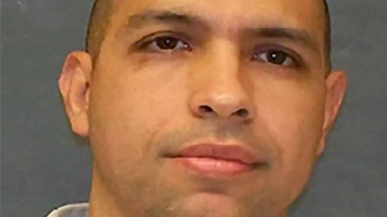 Escaped Texas inmate dies in police shootout after allegedly murdering family of 5