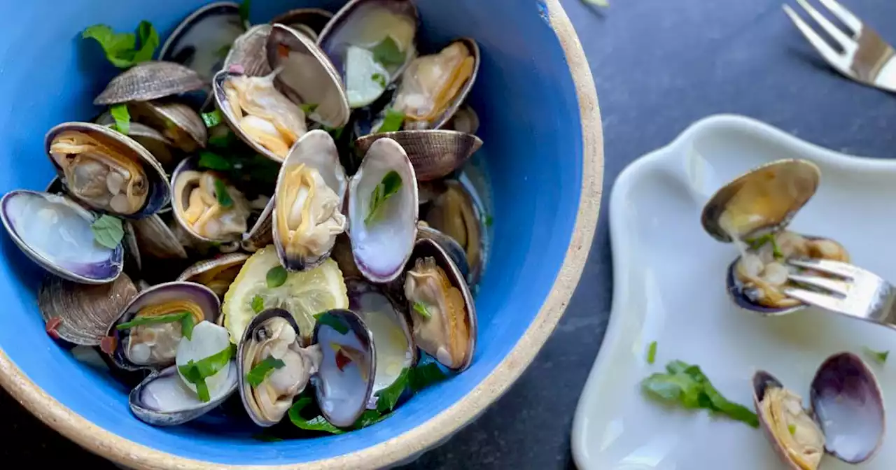 With a couple simple tricks, these garlic lemon clams provide maximum flavor with minimum fuss