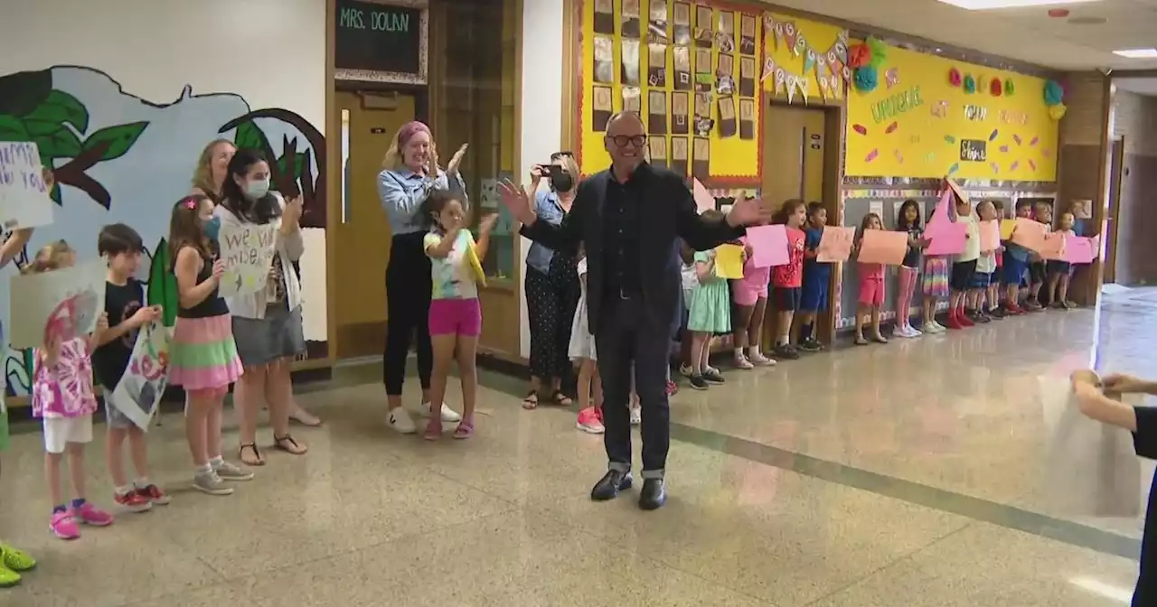 'He just made the whole show go': Beloved Oak Park principal John Hodge retires after 18 years