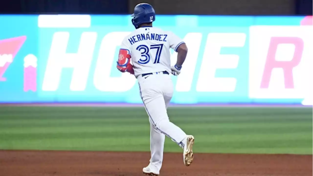 Manoah in form, Hernandez homers as Jays beat White Sox 8-3 for 8th straight victory