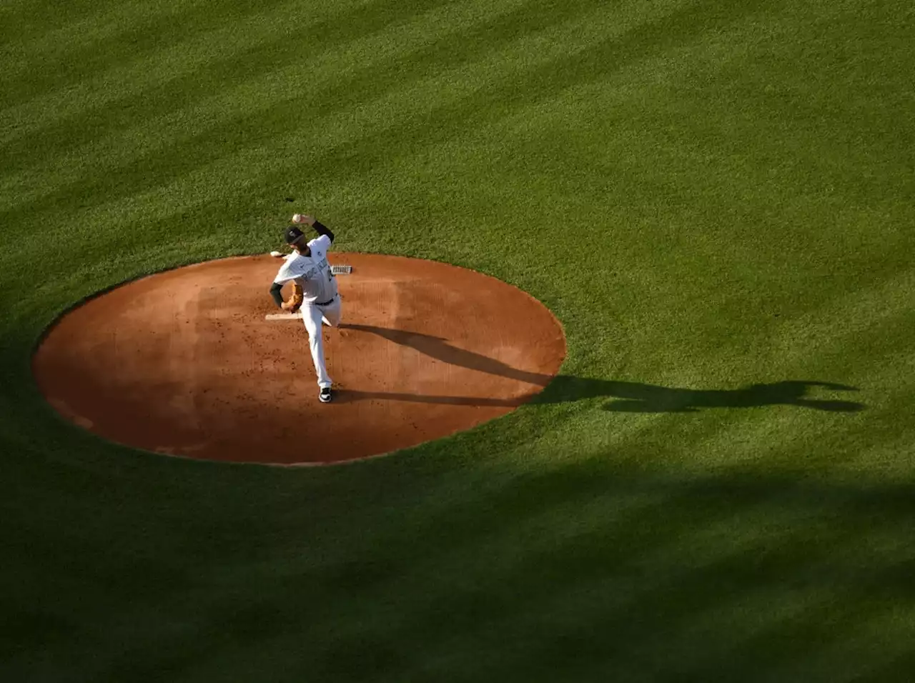 Braves blast Austin Gomber, beat Rockies 13-6 in series opener