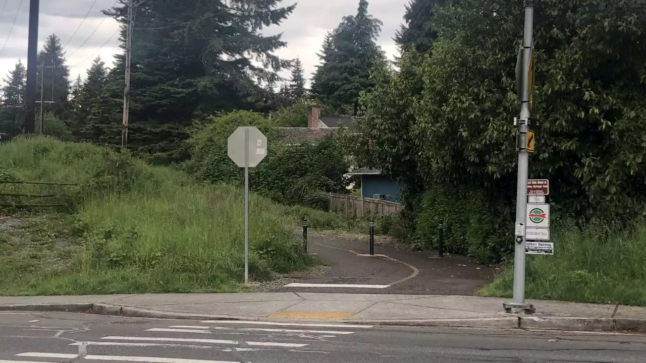 Edmonds police investigate after 2 men robbed, assaulted 2 women on the Interurban Trail