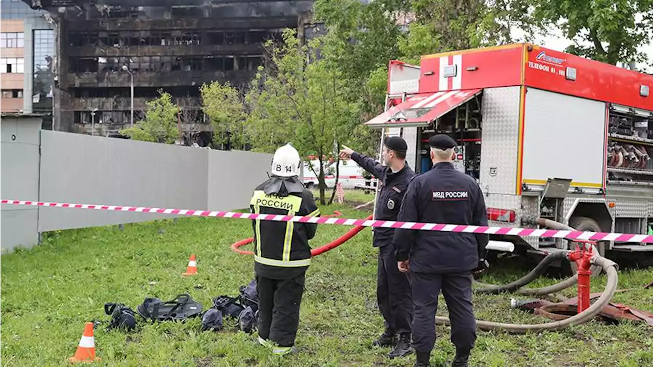 Еще один сотрудник МЧС пострадал при тушении пожара в БЦ в Москве