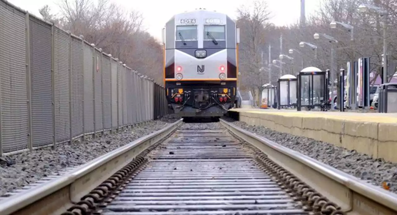 Man fatally struck by NJ Transit train near station