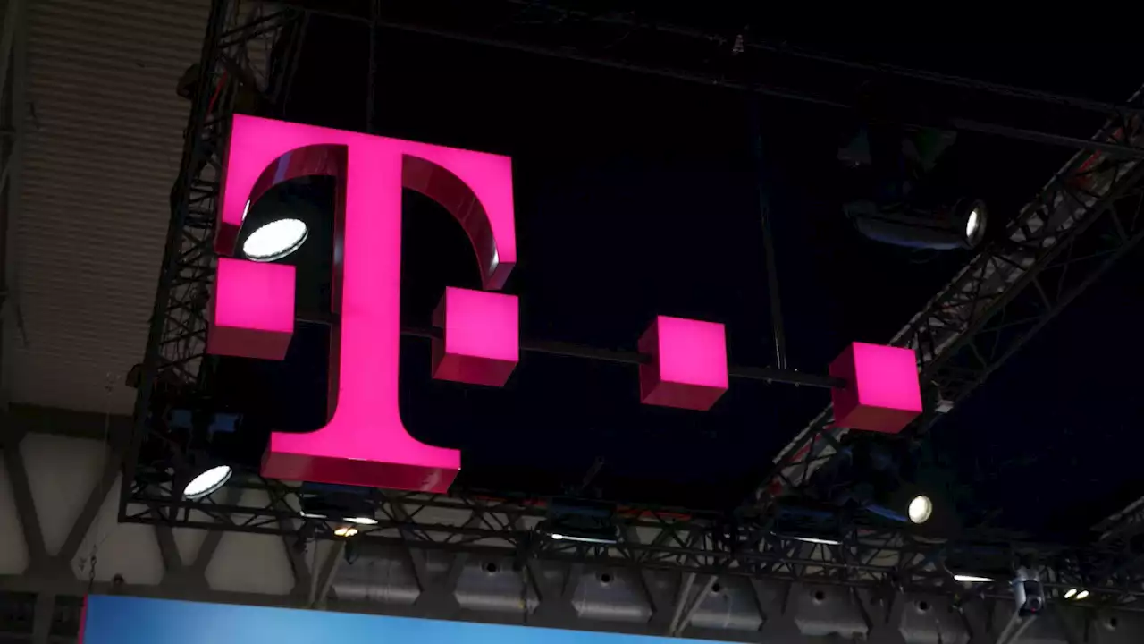 T-Mobile service is completely down for many users across the East Coast