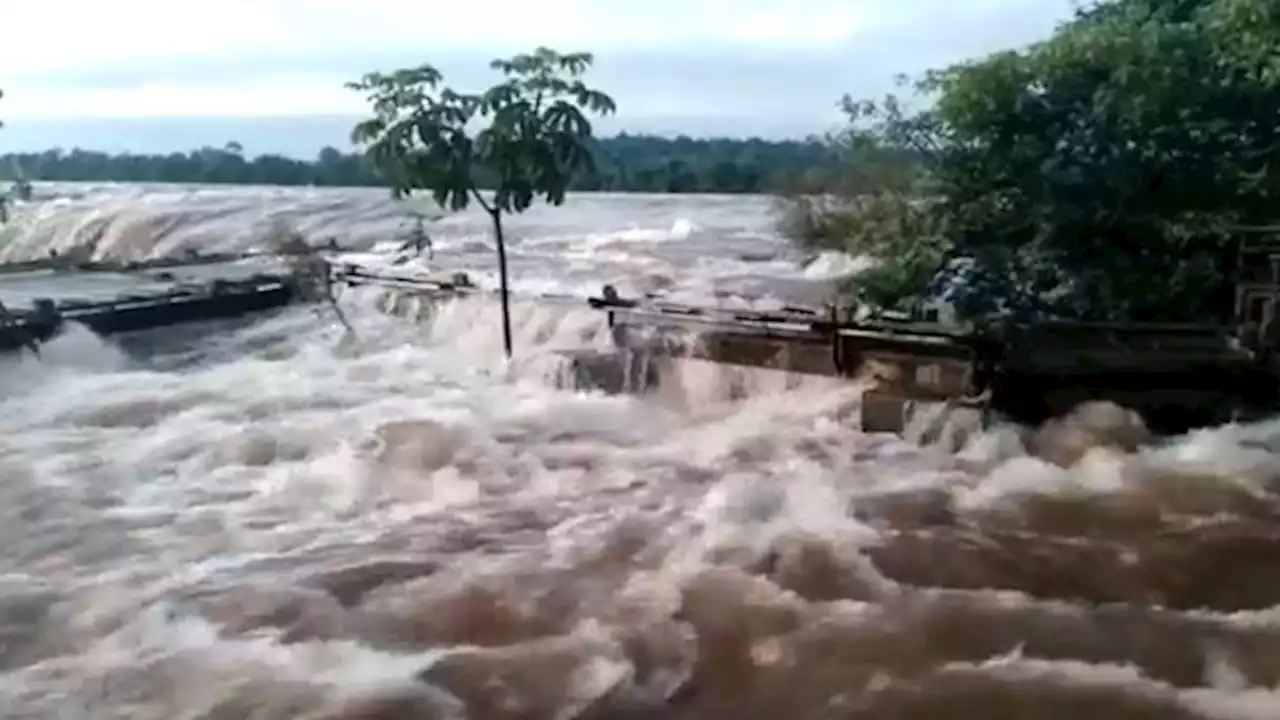 Cataratas de Iguazú: por la crecida del río, cerraron las pasarelas de la Garganta del Diablo