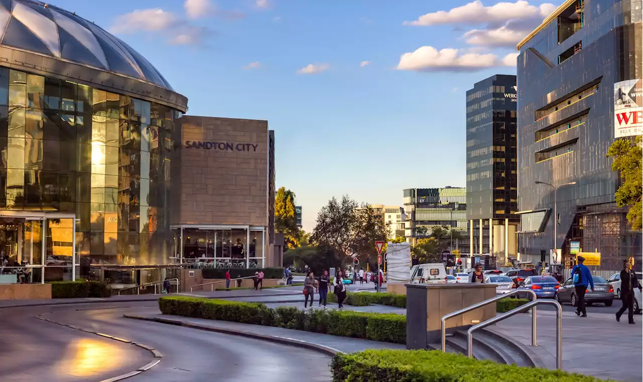 WATCH: Woman who threatened to jump off Sandton City mall taken to place of safety | The Citizen