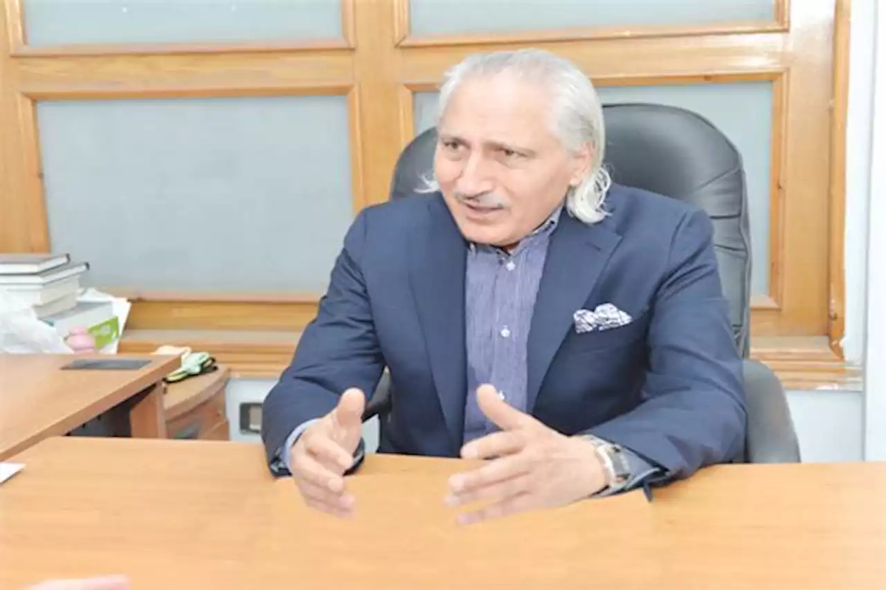 الشاعر عبدالعزيز جويدة يفتح النار: جوائز الدولة تتم بمبدأ «شيلنى واشيلك»