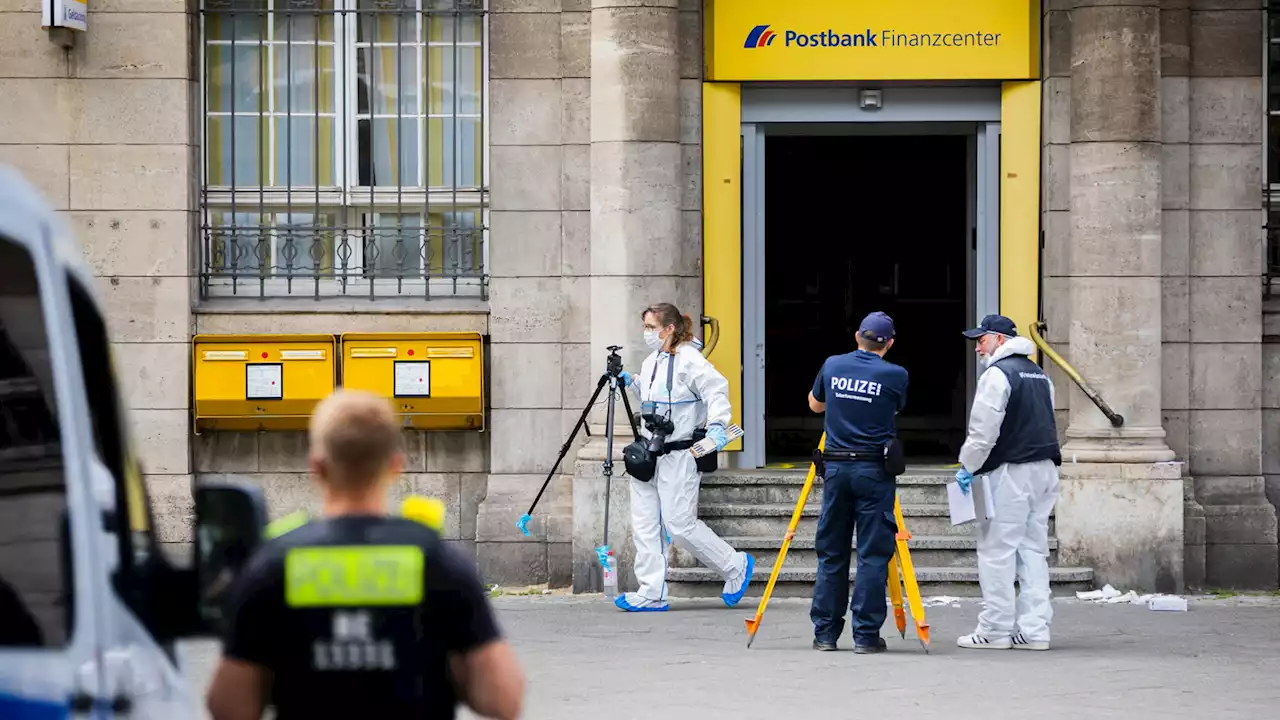 Nach Überfall auf Geldtransporter: Täter weiter auf der Flucht