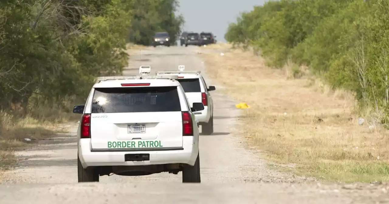 Texas sheriff drives four migrants to border after Border Patrol refuses