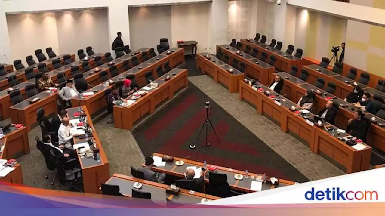 Komisi Hukum DPR Rapat Bareng Ibu Santi dan Pakar Bahas Ganja Medis