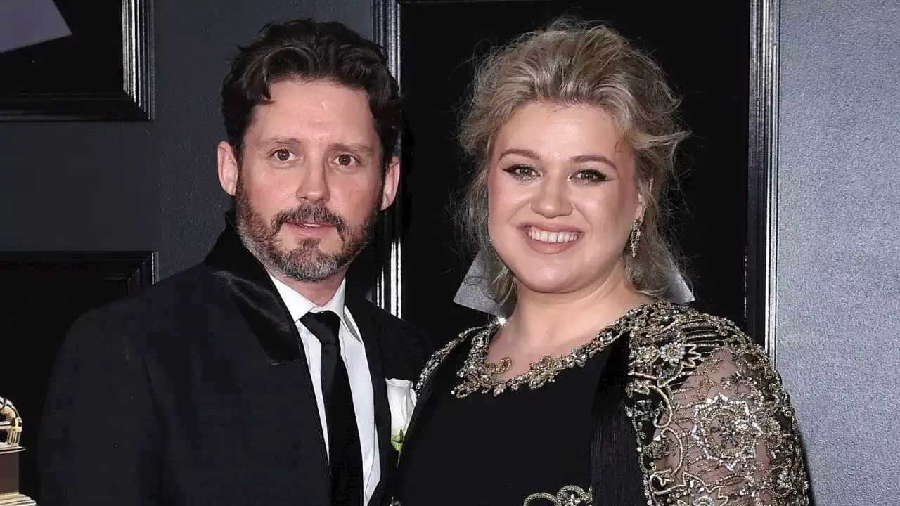 Kelly Clarkson Talks Struggle of New Music Amid Divorce