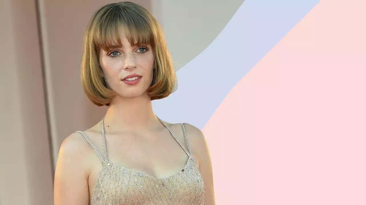 Maya Hawke says she 'wouldn't exist' if her mother Uma Thurman didn't get abortion in her late teens