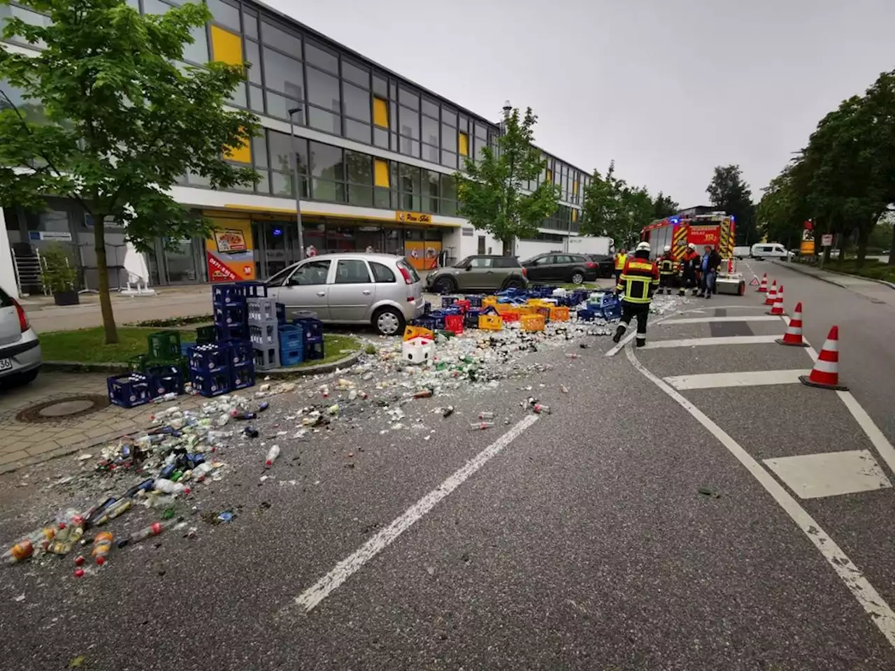 Unfall in Piflas: Alte Regensburger Straße ein Scherbenmeer - idowa