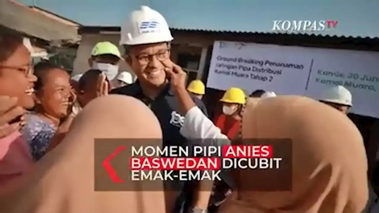 Momen Pipi Anies Baswedan Dicubit Emak-emak di Kamal Muara