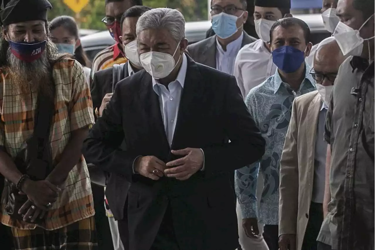 Prosecution asks ‘naughty’ Zahid to behave while testifying as court not ‘kedai kopi’