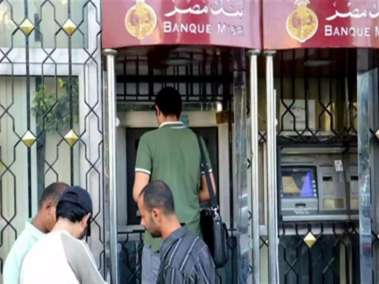 بدءا من غدٍ.. تعرف على عمولات السحب من الـ ATM وتحويلات محافظ المحمول