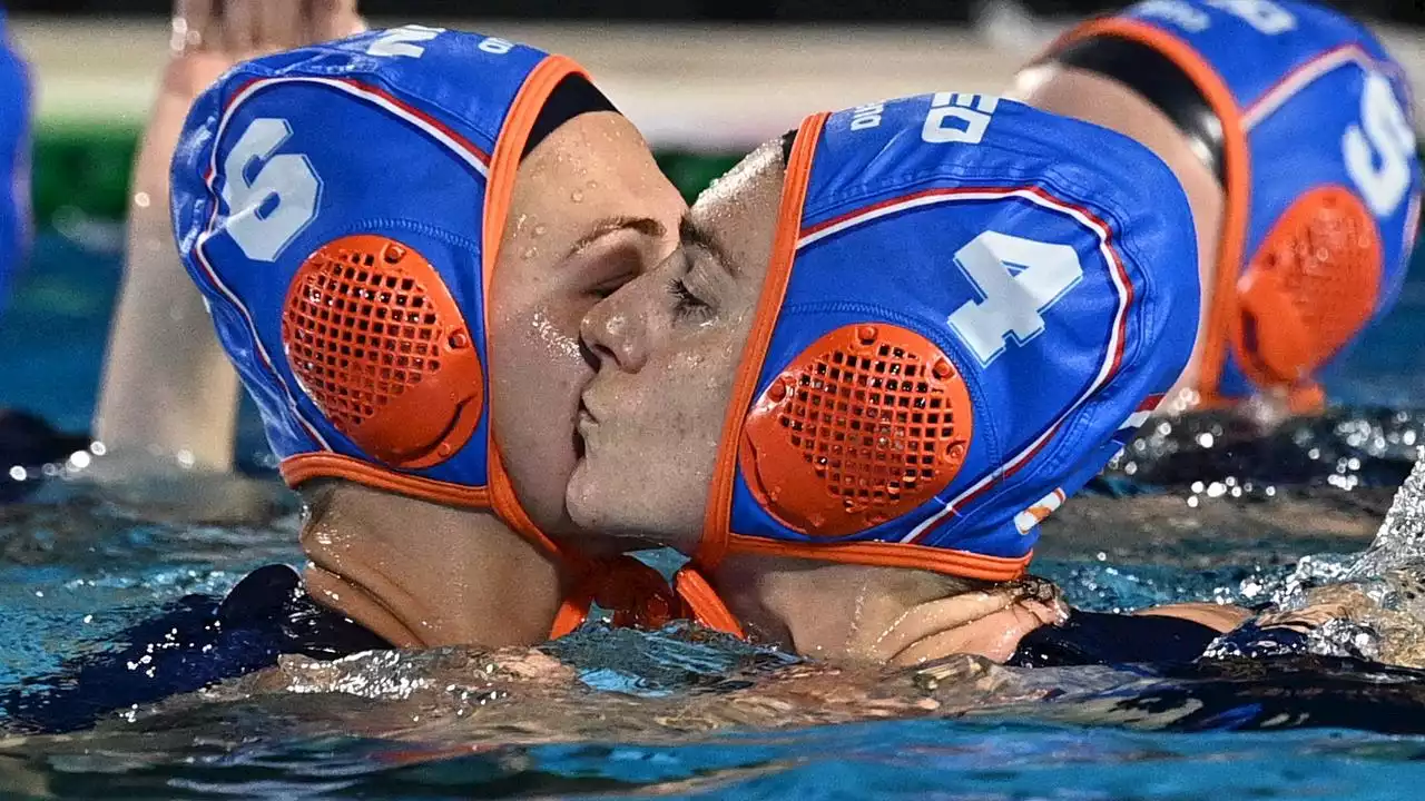 Waterpolosters missen WK-finale door nipte nederlaag tegen gastland Hongarije