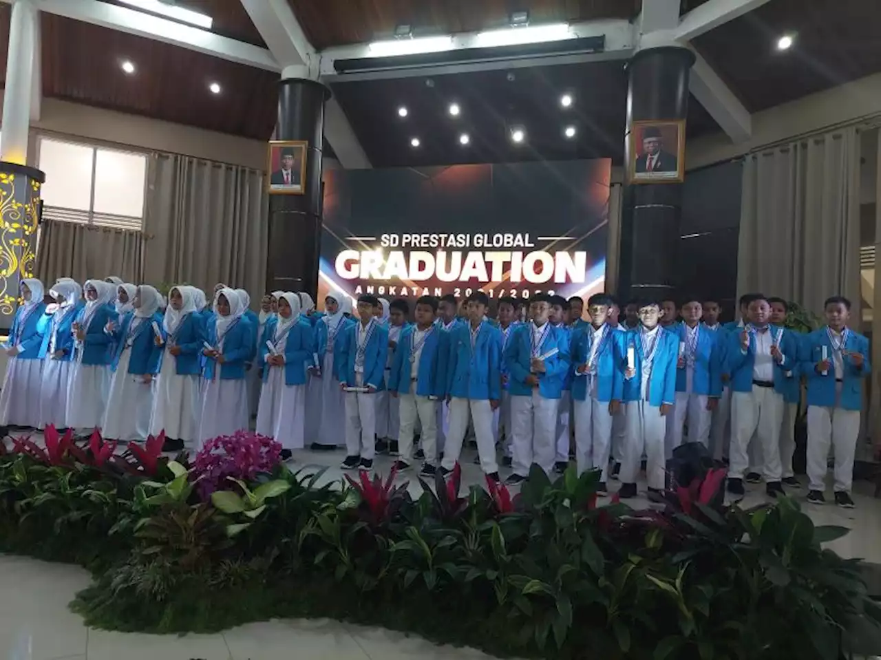 SD Prestasi Global Gelar |em|Graduation |/em|Tahun Pelajaran 2021-2022 |Republika Online