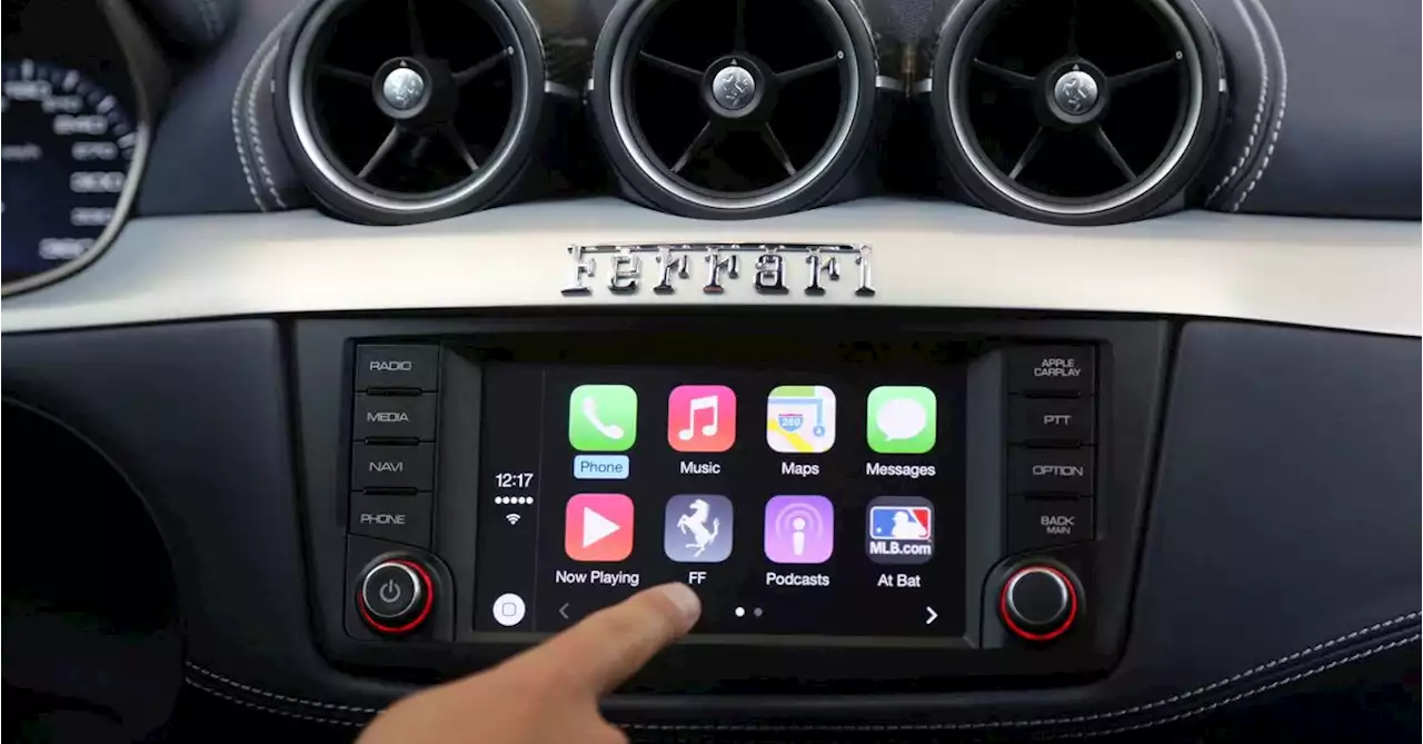 Apple eyes fuel purchases from dashboard as it revs up car software