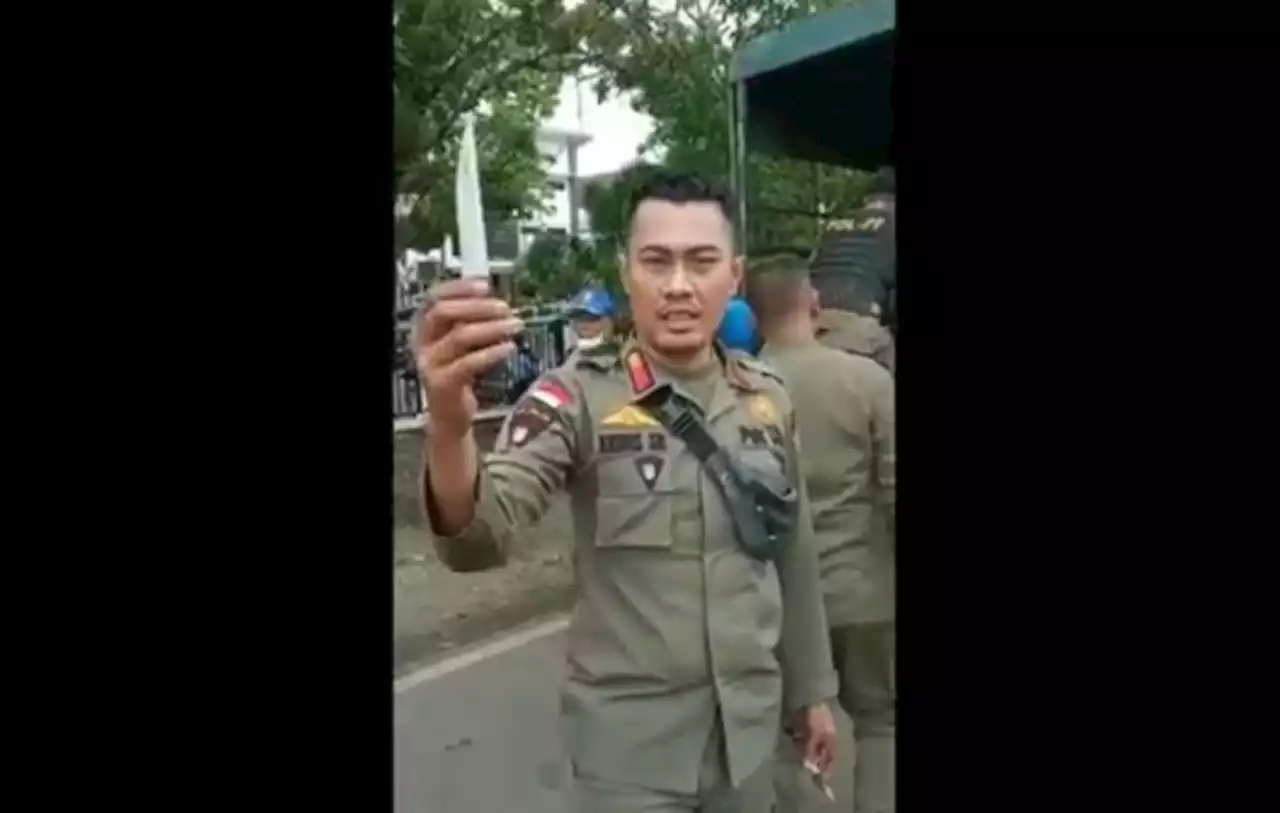 Mengamuk saat Ditertibkan, ODGJ Serang Petugas Satpol PP Muara Enim dengan Senjata Tajam