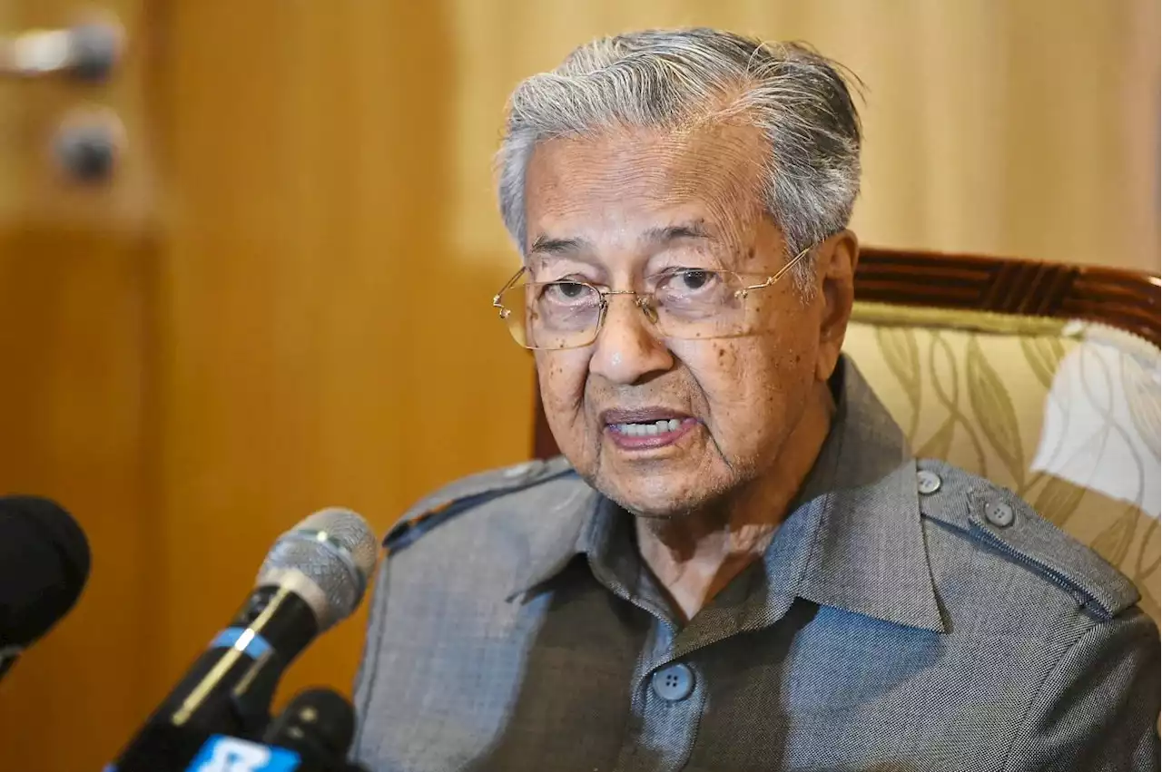 'Show proof I wanted Umno dissolved,' Dr M challenges Zahid