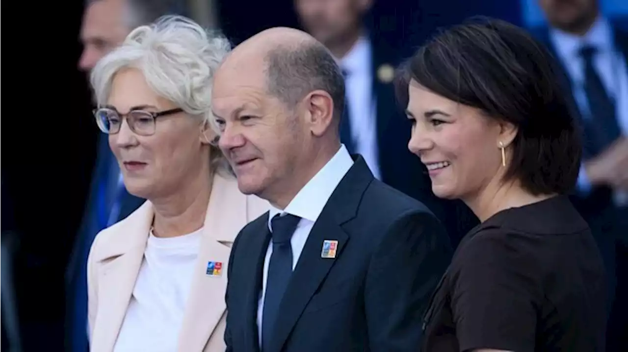 In Madrid lobt Olaf Scholz sich selbst