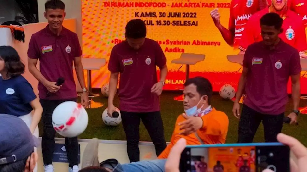 Ketika Jakmania Unjuk Skill ke Pemain Persija di PRJ 2022