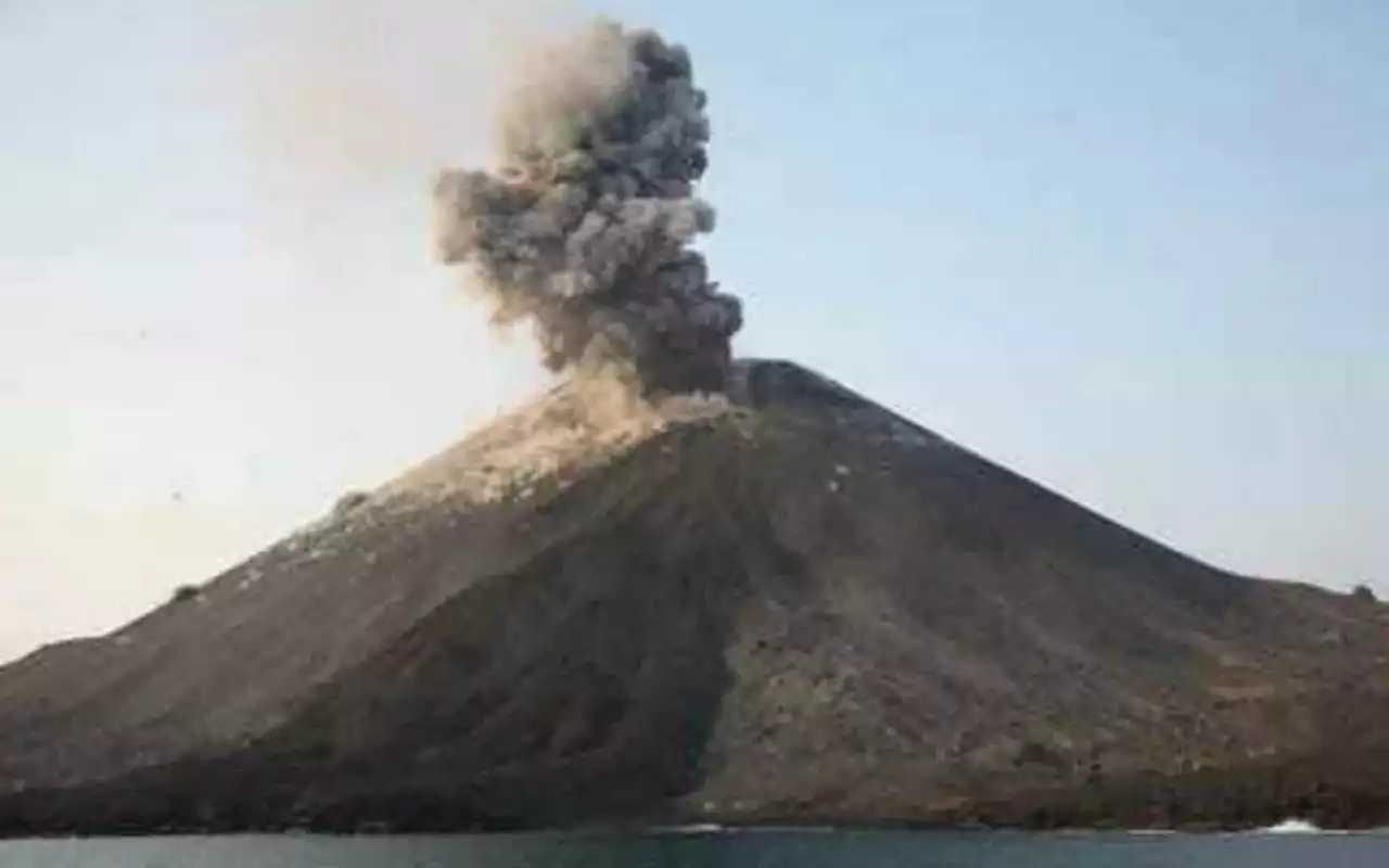 Gunung Anak Krakatau Kembali Erupsi, Semburan Abu Vulkanik Hingga 2 Km di atas Puncak