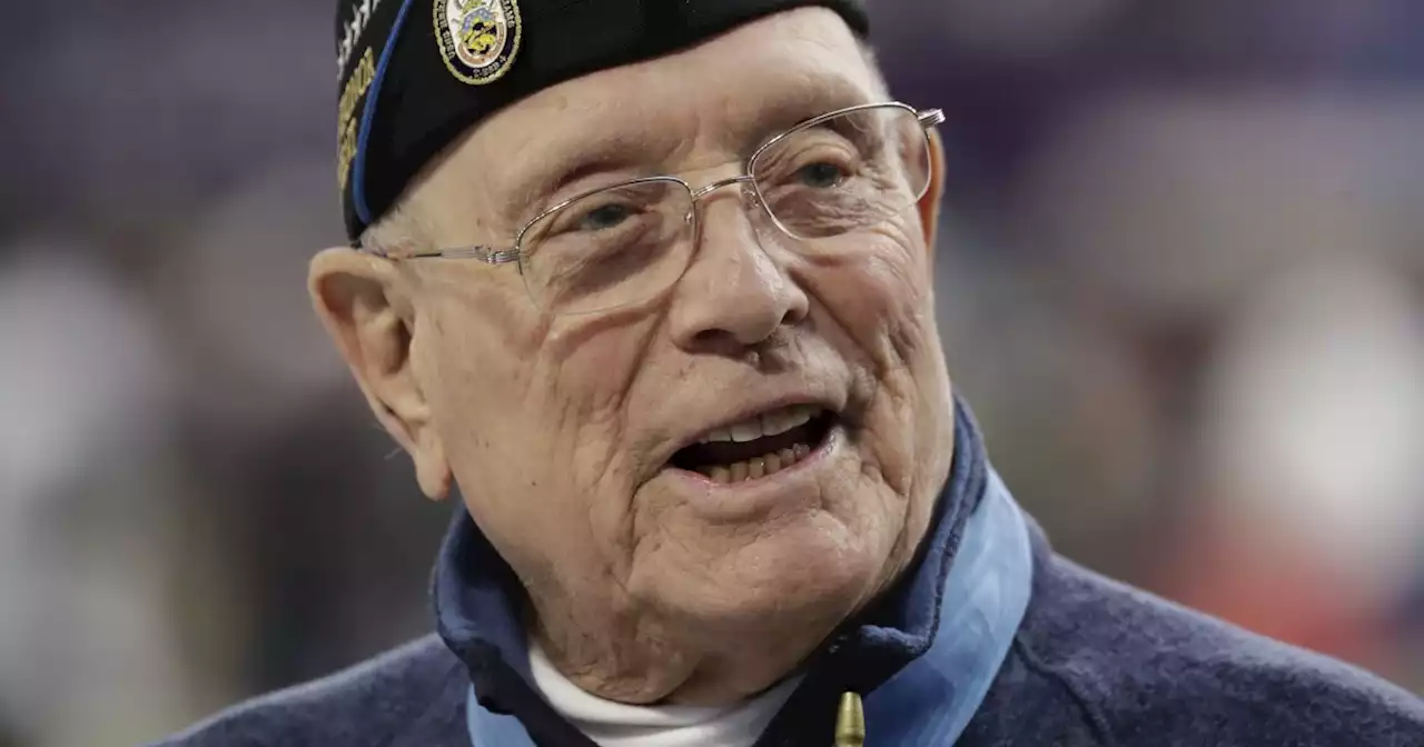 Last remaining WWII Medal of Honor recipient dies at 98