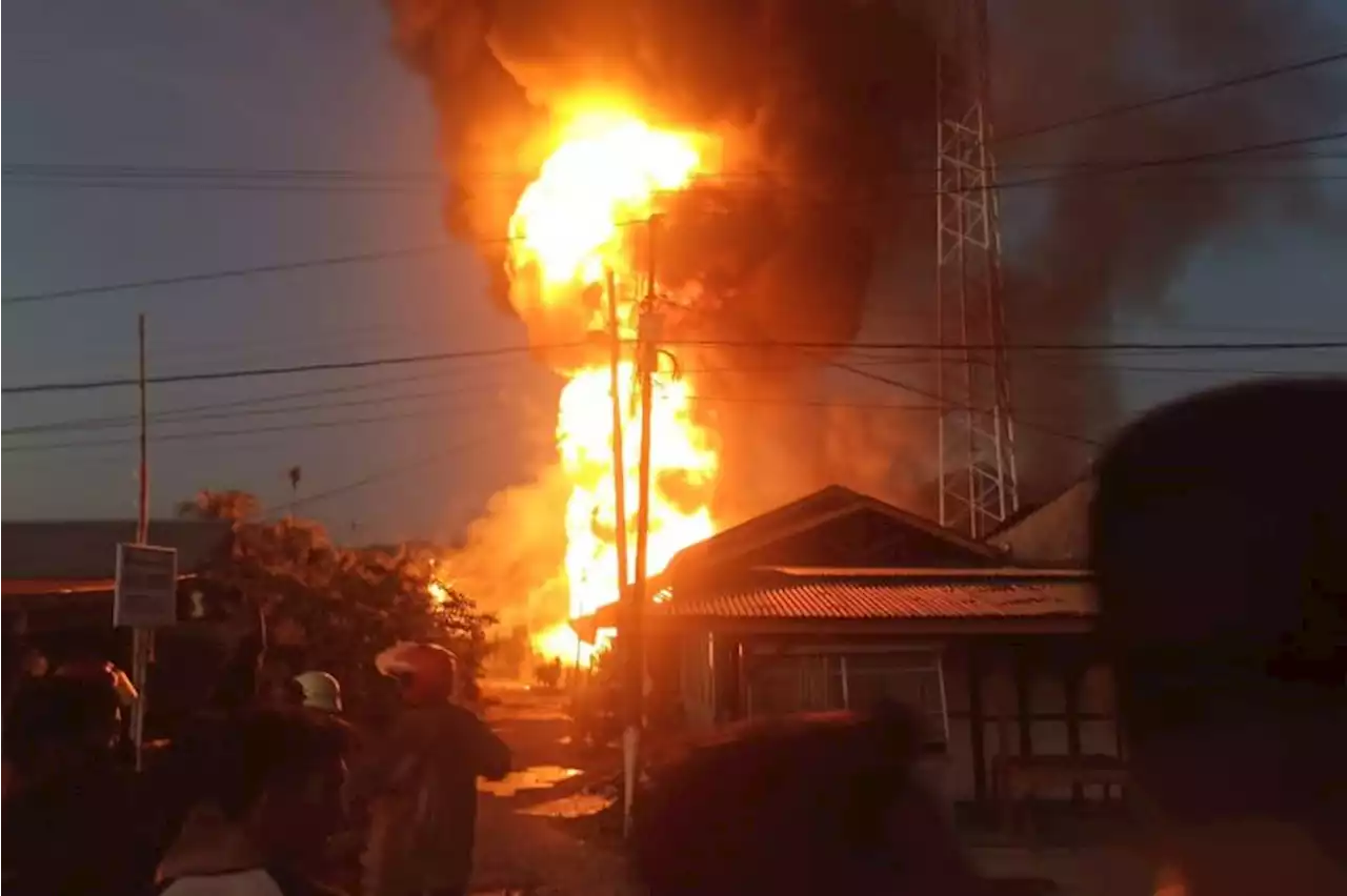 Sebuah rumah tinggal di Klender ludes dilalap api