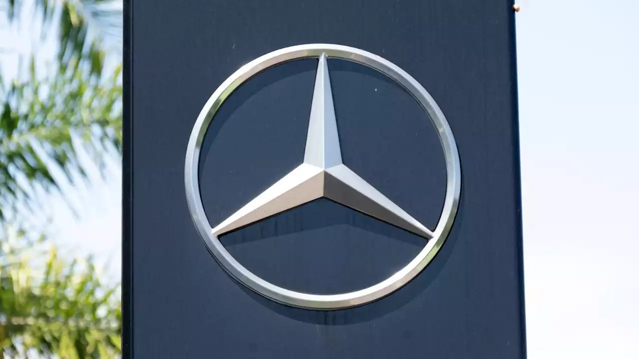 Mercedes ruft weltweit fast eine Million Autos zurück