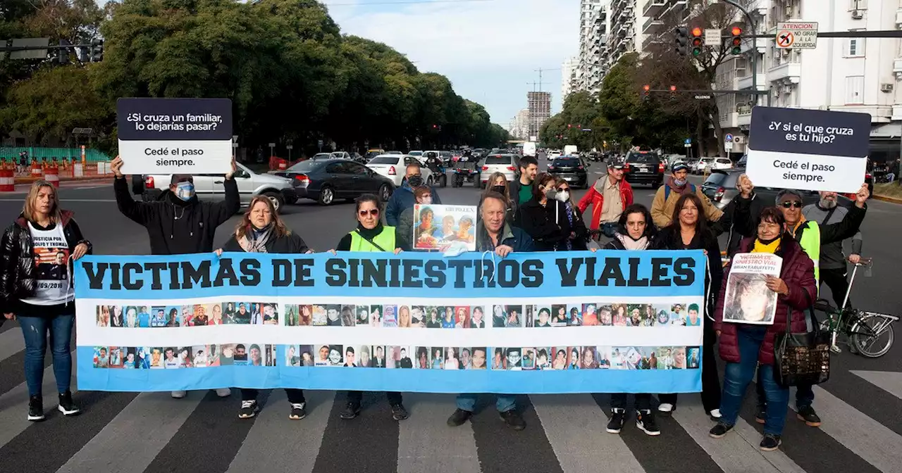 '¿Y si el que cruza es tu hijo?': la consigna de una marcha en Libertador para pedir que bajen las velocidades máximas