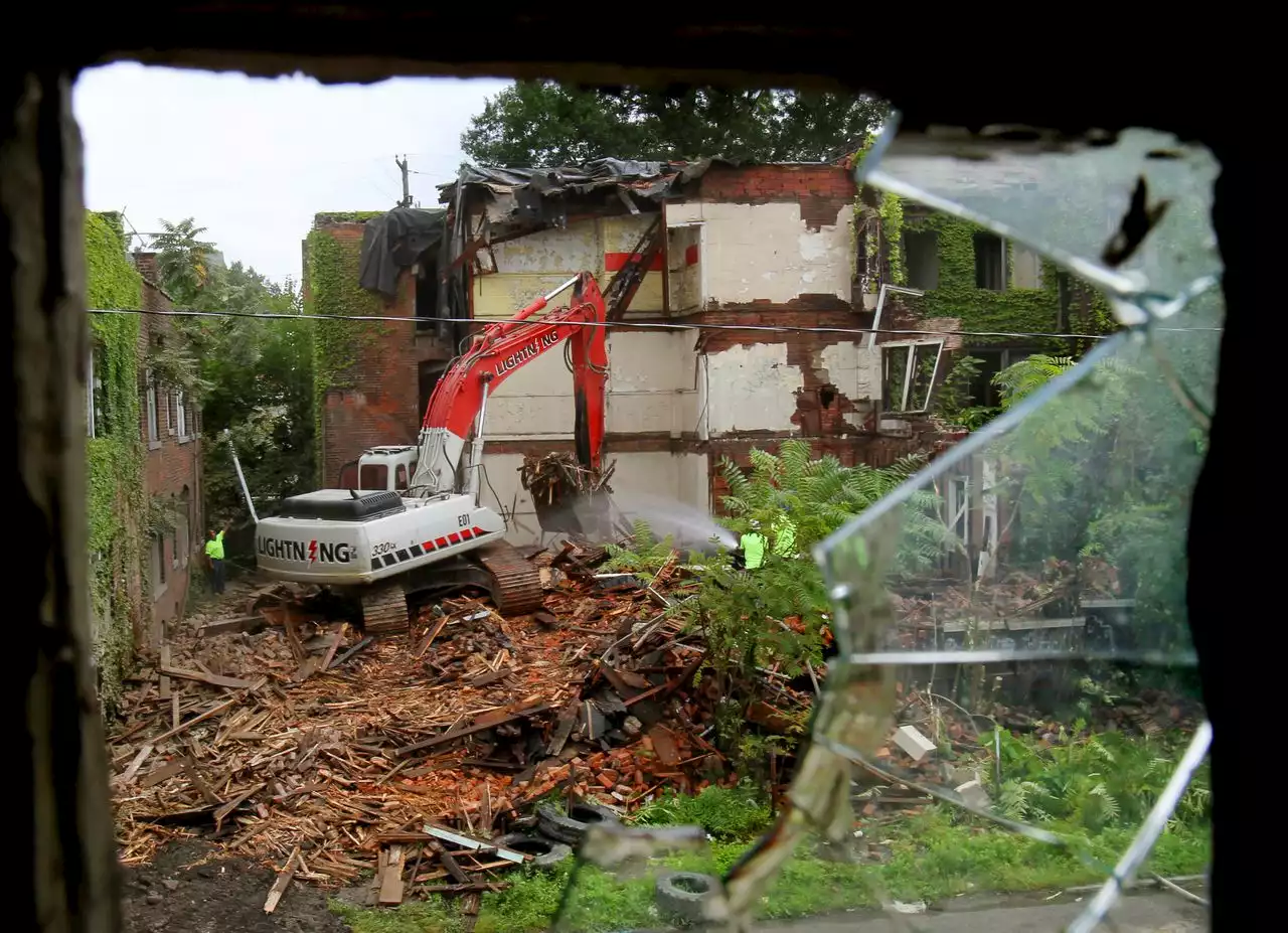 Cleveland poised to move forward with plans to demolish blighted buildings, but will $15 million be enough?: Stimulus Watch