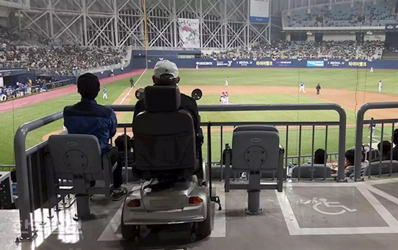 '휠체어 이용자는 콘서트 못 보나요'...여전히 기울어진 국내 공연계