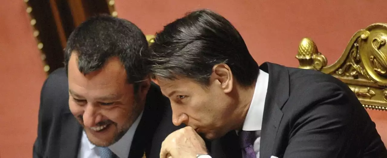 La domanda non è più se Salvini e Conte tireranno giù il governo, ma se la Lega e M5s tireranno giù loro (di Mattia Feltri)