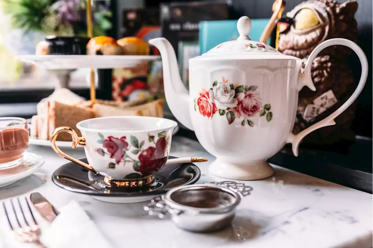 Wigging out while taking tea with Southern California’s Downton Abbey crowd