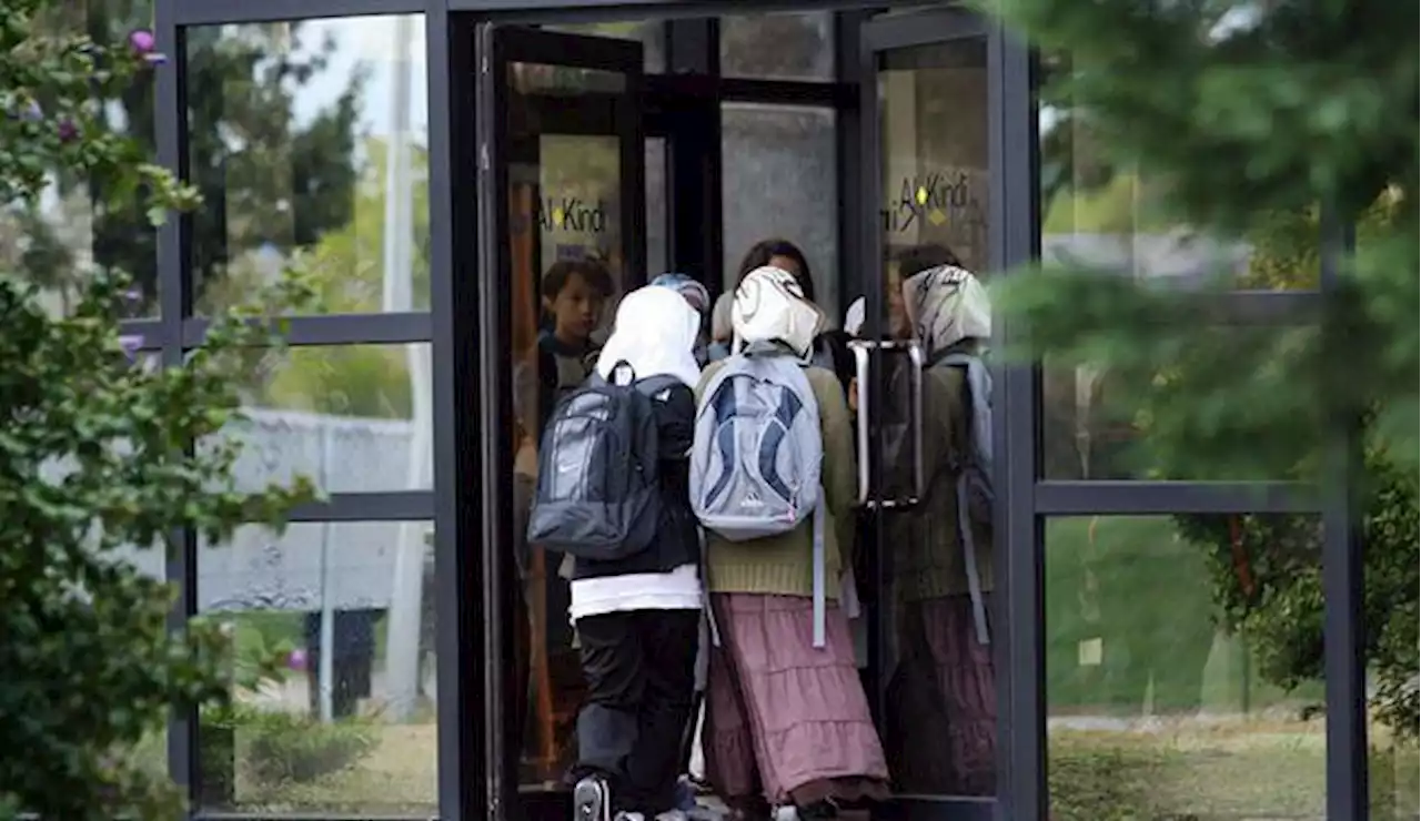 Tenues islamiques au lycée : Jean-Pierre Obin en appelle au 'courage de l'institution'